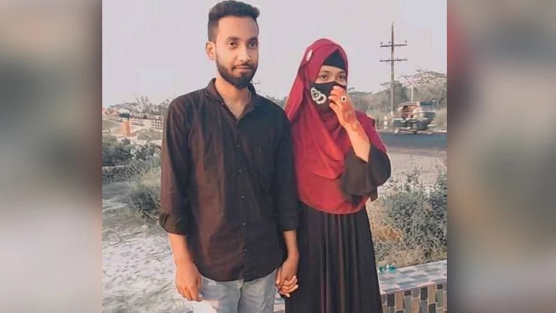 ফ্যানে ঝুলছিল স্বামী, খাটে পড়েছিল স্ত্রীর মরদেহ